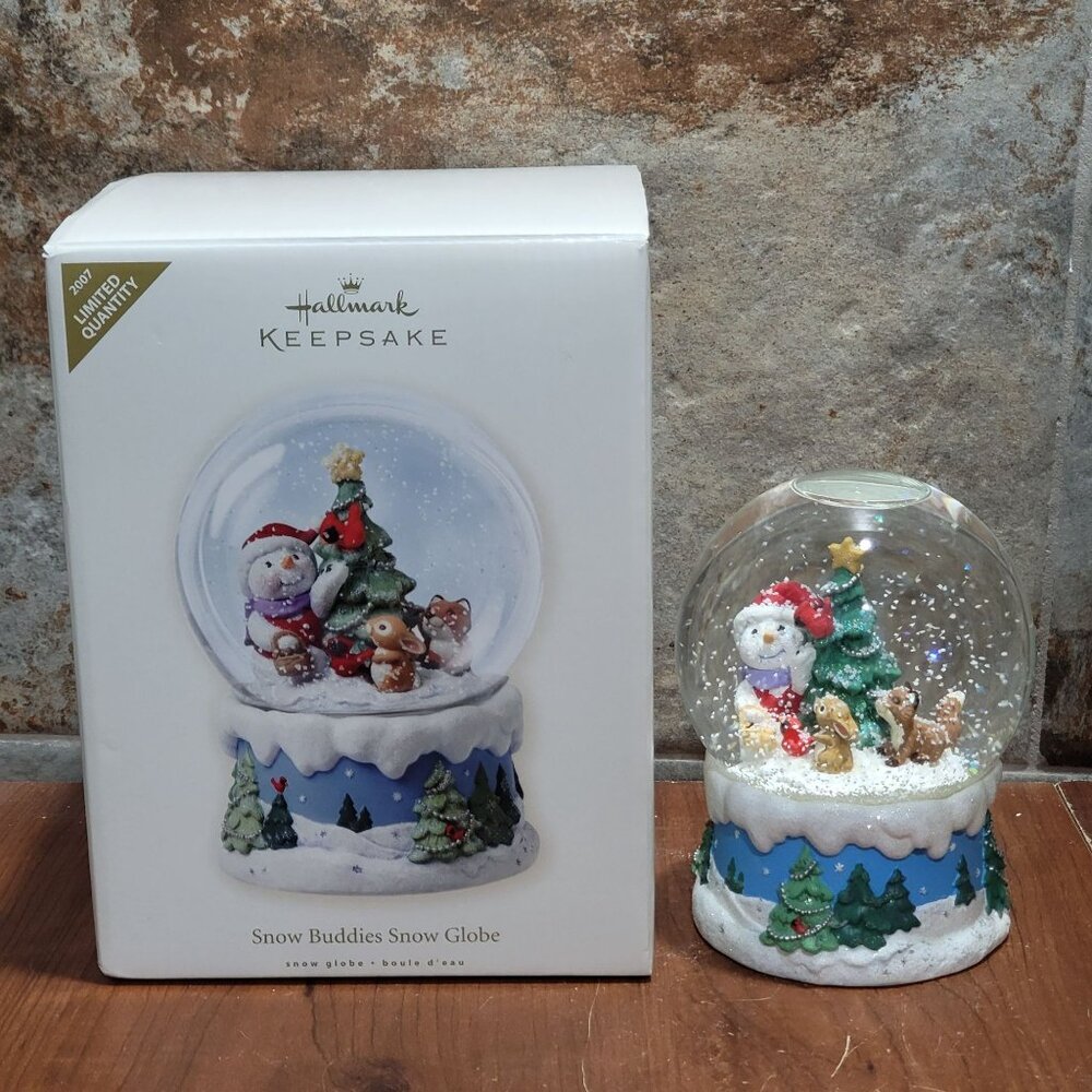 Hallmark Snow Buddies Snow Globe 2007